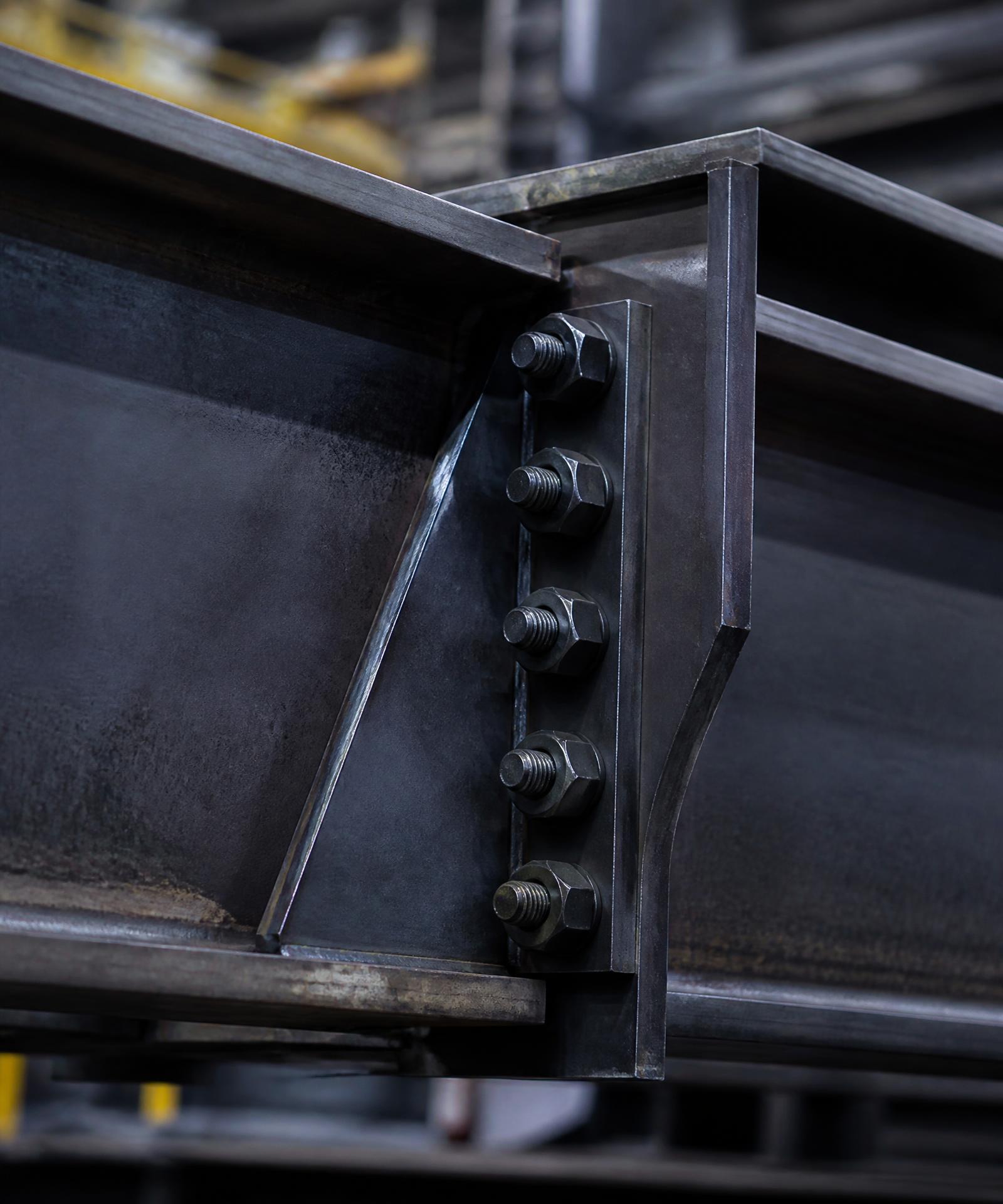 Bolted structural steel connection with a welded gusset plate and tensioned bolts